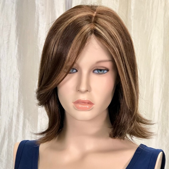 NWT Auburn Brown with Blonde Shoulder Length Wig - Picture 2 of 8
